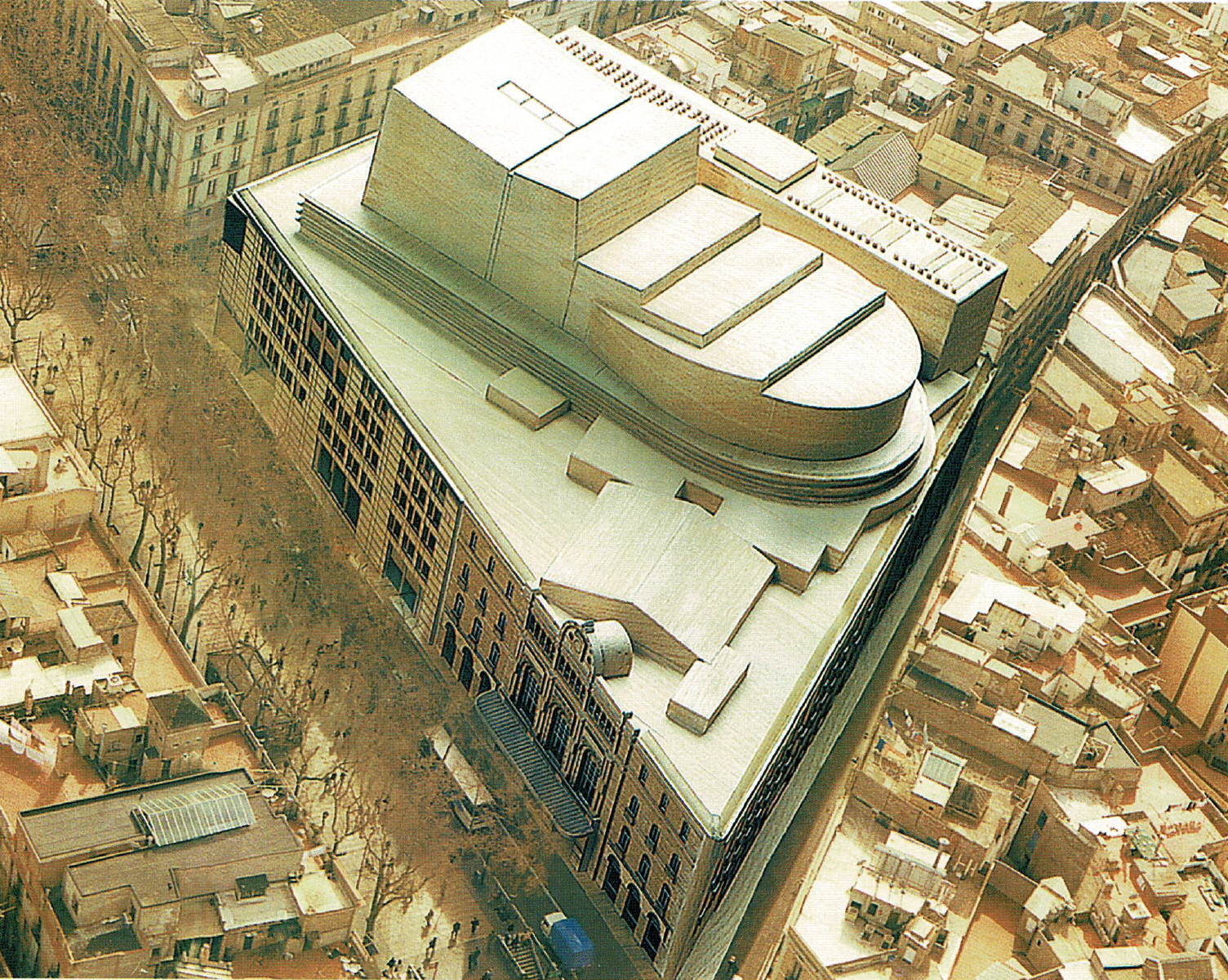 Vista aérea del nuevo Liceu y la rambla de Barcelona