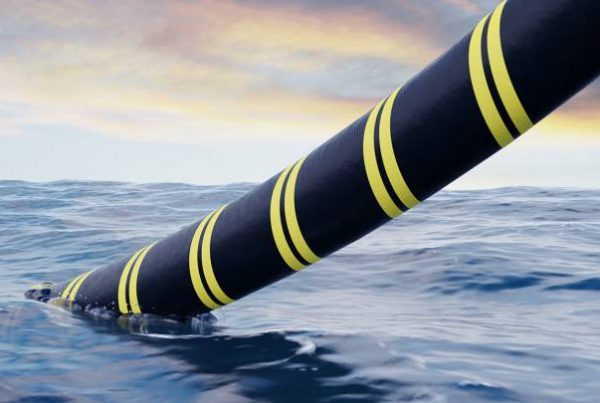 cable submarino en oceano